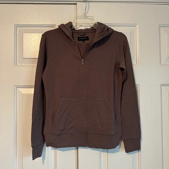 Unbound Merino Compact Travel Hoodie in Dark Fossil XS - Picture 6 of 7
